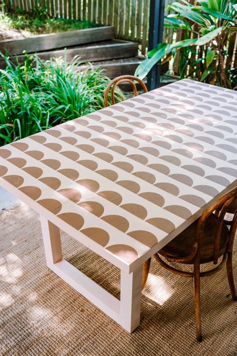 How To Stencil Paint An Outdoor Table Outdoor Wood Table Paint Ideas, Outdoor Table Painting Ideas, Garden Table Painting Ideas, Outdoor Table Diy Upcycle, Outdoor Table Upcycle, Indoor Table To Outdoor Table, Diy Backyard Table, Diy Outdoor Dining Table With Tile Top, Painted Outdoor Table