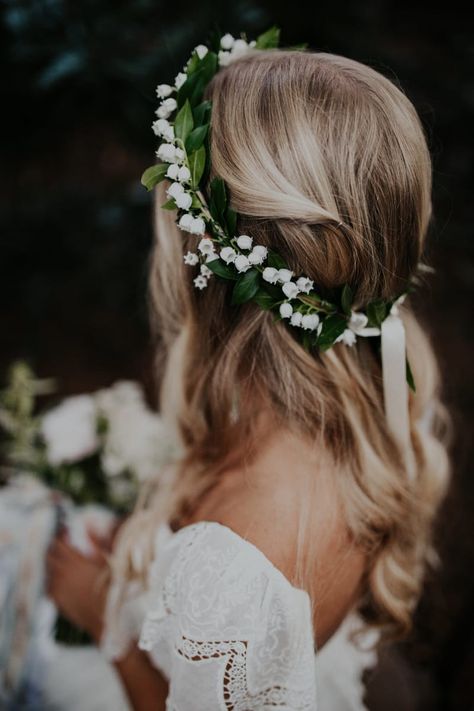 Junior Bridesmaid Hair, Boho Bridal Hair, Hairstyle Wedding, Flower Crown Hairstyle, Beach Wedding Hair, Bridal Flower Crown, Flower Girl Hairstyles, Boho Wedding Decorations, Flower Crown Wedding