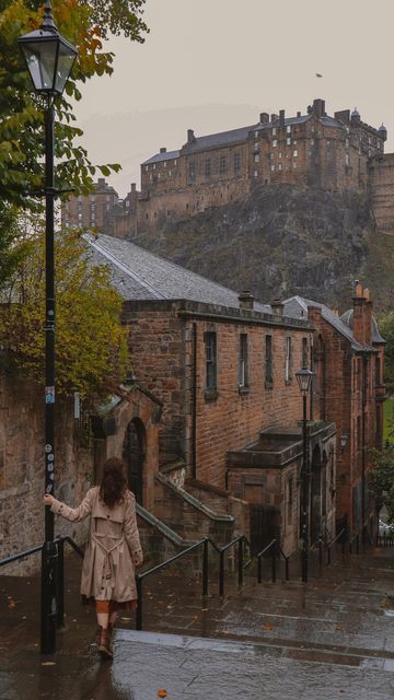 Barbara • Scotland Travel on Instagram: "✨” I’m so glad I live in a world where there are Octobers” ✨Edinburgh Castle, Princes Street Gardens, The Vennel, The Writers’ Museum and The Scott Monument are some of my fave spots to visit in Edinburgh 🍂 . . . . . . . #edinburghlife #edinburghspotlight #edinburghcity #edinburghscotland #shewhowanders #thisisedinburgh #allkindsofmagic #edinburghbloggers #everydaymagic #folklife #folkstory #gloomandglow #momentslikethese #isthelittlethings #witchyvibes Edinburgh Scotland Aesthetic Autumn, The Vennel Edinburgh, Life In Edinburgh, Edinburgh Instagram Story, Living In Scotland Aesthetic, Living In Edinburgh, Living In Scotland, Edinburgh Picture Ideas, Edinburgh Photo Ideas