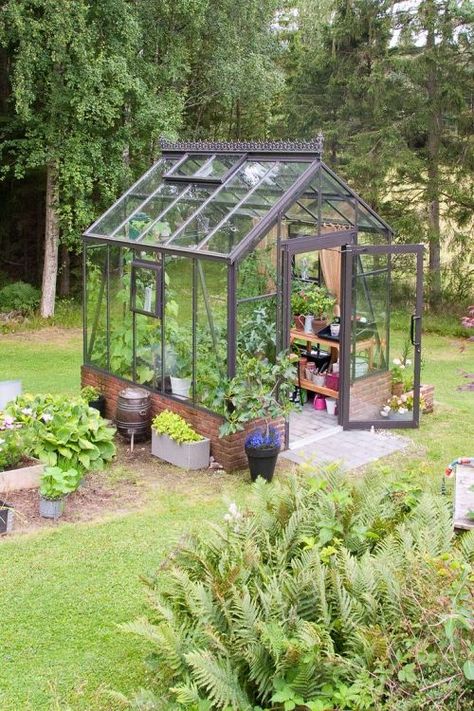 Small Greenhouse Backyard Ideas | Apartment Therapy Cafe Greenhouse, Keyhole Gardening, Small Green House, Greenhouse Layout, Greenhouse Backyard, Working Garden, Cafe Idea, Farm Cafe, Dream Farmhouse