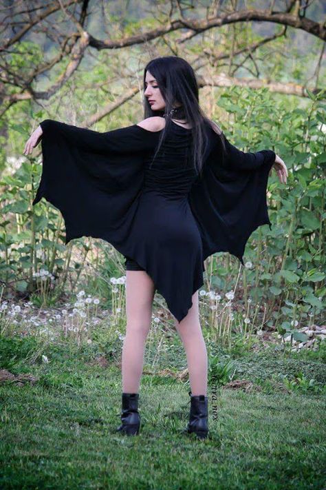 Cute Cosplay Costumes, Bat Costume, Bat Halloween, Gothic Models, Gothic Beauty, Fashion Victim, Gothic Dress, Gothic Girls, Gothic Outfits