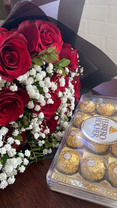 Ferrero Bouquet, Red Flower Bouquet, Gangsta Tattoos, Bouquet Roses, Birthday Ideas For Her, Snap Snapchat, No Shopping, Hijabi Aesthetic, Gift Inspo