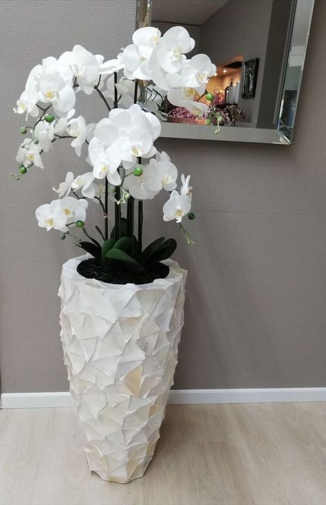 Room Corner Ideas, Home Decor Plants, Floor Vase Decor, Orchid Flower Arrangements, Tree Branch Decor, Corner Ideas, Large Flower Arrangements, Decor Plants, Orchid Arrangements