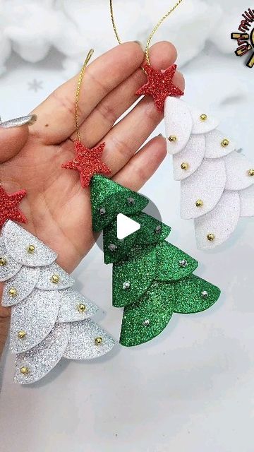 How To Make Christmas Decorations, Ideas Con Goma Eva, Ideas Para Navidad Manualidades Faciles, How To Make Christmas Ornaments, Christmas Decor Ideas Paper, Christmas Decor Ideas For Kids, Christmas Arts And Crafts For Kids, Christmas Decorations Ideas Diy, Christmas Art And Craft