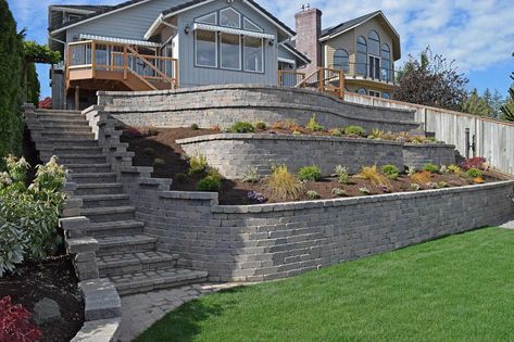 Multi Level Backyard, Tiered Retaining Wall, Lakeside Landscaping, Level Backyard, Simple Garden Designs, Outdoor Design Ideas, Backyard Layout, Sloped Backyard, Garden Ideas Cheap