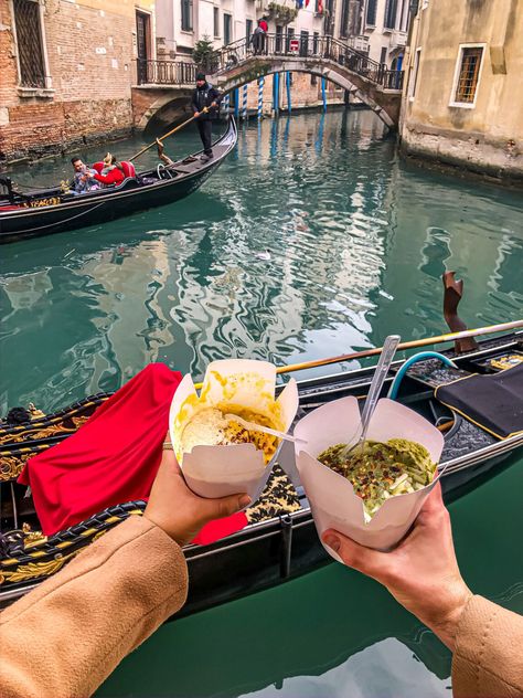 15 of the top Venice Instagram Spots - Kelsey in London Venice Instagram Spots, Venice Instagram Pictures, Kelsey In London, Venice Italy Aesthetic, Italy 2023, Venice Photos, Venice City, World Most Beautiful Place, Venice Italy Travel