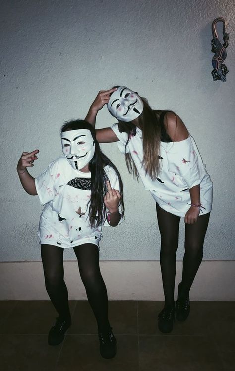 Bsf Duo Halloween Costumes, Duo Halloween Costumes Horror, Halloween Costumes Girl Duo, Halloween Costumes Duo Scary, Easy Duo Halloween Costumes Bff, Scary Duo Halloween Costumes, Duo Halloween Costumes Scary, Halloween Costumes Teenage Girl Duo, 2 People Halloween Costumes