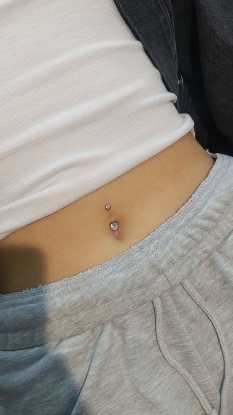 Pearcing In Belly, Cute Piercings Belly, Naval Piercing Aesthetic, Belly Piercing On Chubby Stomach, Belly Percinings, Bellybuttonpiercing Aesthetic, Percinings Ideas, Cute Belly Piercings, Pirsing Ideas