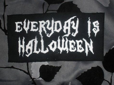 Everyday Is Halloween, Halloween Queen, The Boogeyman, Season Of The Witch, Halloween Quotes, Halloween Pictures, Halloween Signs, Halloween Town, Halloween Horror