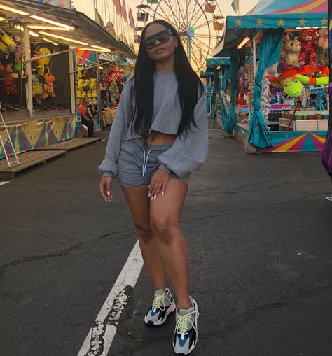 ❤❤ Park Outfit Ideas Summer, Outfit Ideas Summer Black Women, Outfit Ideas Summer Black, Park Attire, Loo Loo Land, Park Outfit Ideas, Park Fits, Tiki Fashion, Amusement Park Outfit