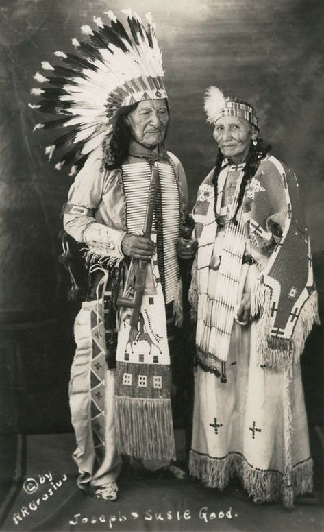 33 Incredible Portrait Photos of Native Americans in the Late 19th and Early 20th Centuries ~ Vintage Everyday Native American Photography, Native American Images, Native American Men, Native American Pictures, Native American Photos, Indigenous Americans, Indian Tribes, Native American Peoples, Native American Heritage