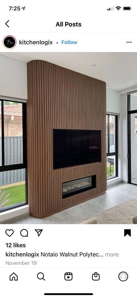 Media Wall Slat Wall, Tv Wall Features Ideas Living Room, Tv On Wooden Panel, Modern Wood Fireplace Wall, Slatted Wall Fireplace, Pole Wrap Fireplace Wall, Wood Panel Walls Living Room Modern, Media Wall Wood Slats, Media Wall With Wood Slats