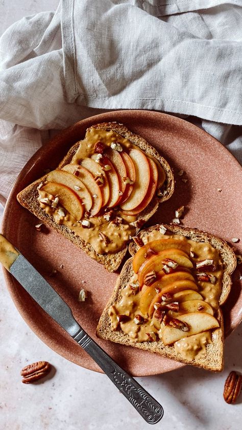 toast, peanut butter, nut butter, cinnamon, spiced, apples, stewed, wholemeal, pecans, breakfast, quick, autumn, fall, healthy snack ideas