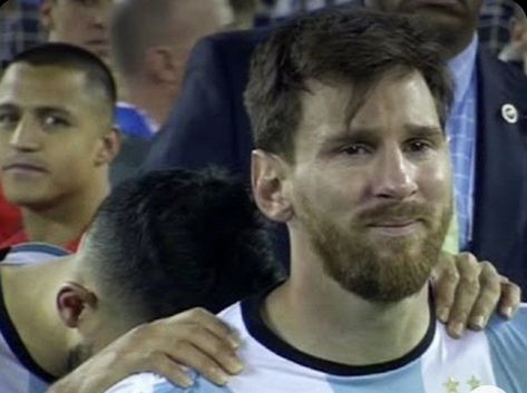 Alexis Sanchez Icons, Messi Mood, Meme Messi, Messi Icons, Messi Crying, Messi Pfp, Messi 2015, Soccer Images, Messi Pictures