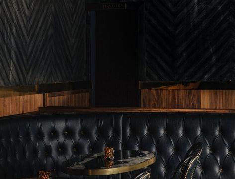 Dark Moody Restaurant, Black And Gold Restaurant, Dark Moody Bar, Dark Restaurant Interior, Dark And Moody Bar, Bar Lounge Decor, Black And Gold Bar, Moody Bar, Zigarren Lounges