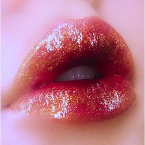 Makeup inspo, sparkly lipgloss, big lips, plump lips, fairy makeup, party makeup, inspiration, vision board inspo, that girl makeup Fairy Lips, Sparkly Lipgloss, Plump Lips Makeup, Aesthetic Agenda, Inspiration Vision Board, Visionboard Aesthetic, Makeup Tiktok, Plump Lips, Makeup Party