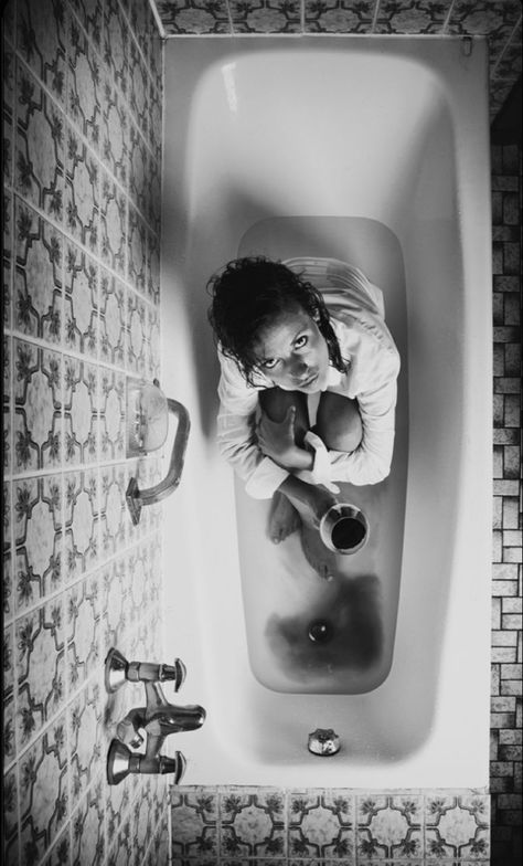 Bathtub Aesthetic, Bathtub Photography, Weird Photography, Bath Photography, In The Bathtub, Shotting Photo, Photographie Portrait Inspiration, Self Portrait Photography, Water Photography