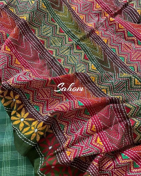 Katha Embroidery, Nokshi Katha, Kantha Work Sarees, Indian Embroidery Designs, Blackwork Designs, Basic Hand Embroidery Stitches, Polymer Clay Flower Jewelry, Kantha Embroidery, Floral Embroidery Patterns