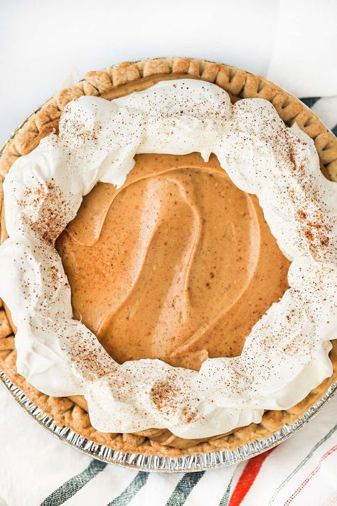 Gingerbread Cream Pie {no bake recipe!} - Best Desserts Gingerbread Mousse, Gingerbread Pie, Pie No Bake, Custard Pies, Apple Crumble Cake, Mousse Pie, Perfect Pumpkin Pie, Dessert Pie Recipes, No Bake Recipe