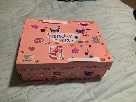 Memorie Box Aesthetic, Cajas Aesthetic, Diy Memory Box Ideas, Memory Box Aesthetic, Memory Box Ideas Diy, Memory Box Ideas, Time Capsule Ideas, Memories Aesthetic, Memories Book