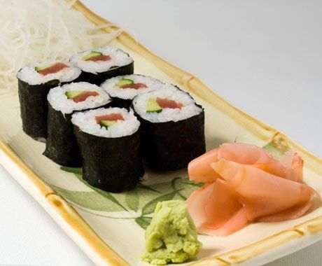 Tuna Maki, Tuna Sushi Rolls, Tuna Sashimi, Tuna Sushi, Takeout Food, Sushi Recipes, Sushi Rolls, Fish And Seafood, Japanese Food