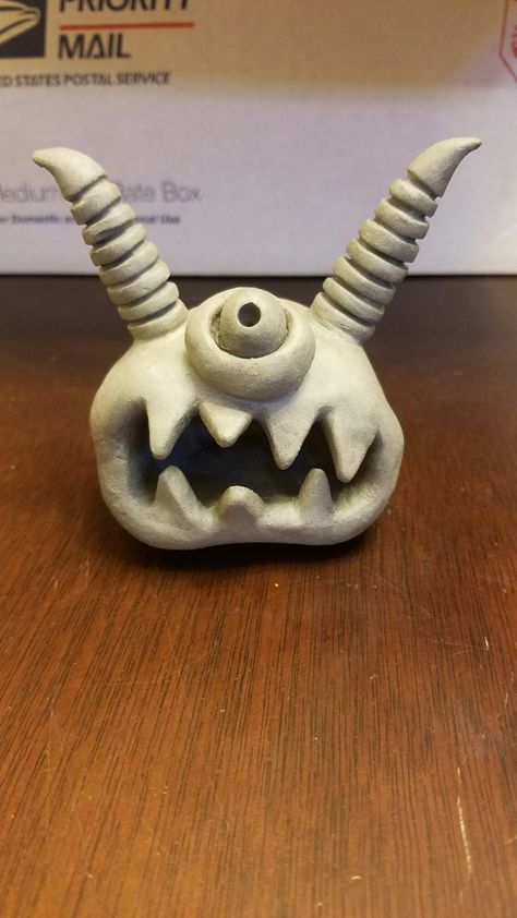 Pinch pot clay monster Monster Pinch Pot Ideas, Pinch Pot Monsters Clay, Ceramic Monsters Pinch Pots, Clay Monster Ideas, Clay Monsters Easy, Pinch Pots Ceramic, Clay Gargoyles, Pinch Pot Creatures, Pinch Pot Monsters