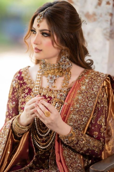 Barat Bride Makeup, Pakistani Wedding Hairstyle, Hairstyle For Barat, Open Hair Bride, Open Hairstyles For Bride, Bridal Hairstyles Pakistani, Pakistani Hairstyle, Pakistani Hairstyles, Neelam Munir