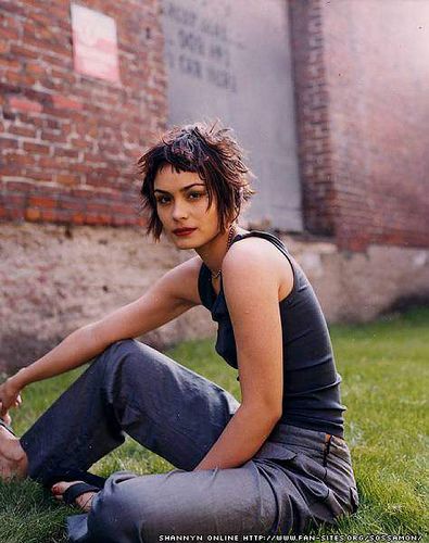 Shannyn Sossamon with baby bangs- wonder if I could do this. My cow lick would probably stick straight up! Shannyn Sossamon, Razored Haircuts, Funky Short Hair, Baby Bangs, Cute Haircuts, Haircuts With Bangs, Grunge Hair, Haircut Ideas, Hair Today