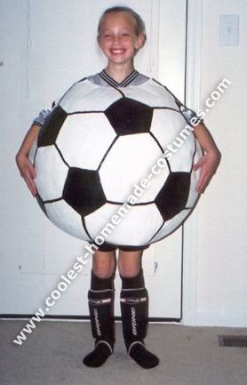 Halloween 2004 Coolest Homemade Costume Contest Runner-Up. Soccer Ball costume submitted by Lori from Fuquay-Varina, NC... Soccer Costume, Basketball Costume, Childrens Halloween Costumes, Sports Costume Ideas, Ball Costume, Sports Halloween, Crazy Hat, Soccer Stuff, Homemade Costume