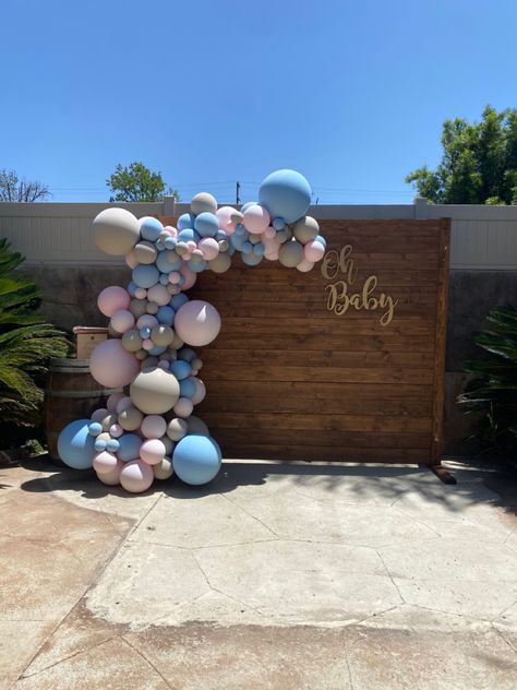 Boho Pink And Blue Gender Reveal, Gender Reveal Wood Backdrop, Gender Reveal Backdrop Ideas Backgrounds, Blue Balloon Backdrop, Pink Table Decorations, Gender Reveal Backdrop, Backdrop Balloon, Baby Hunter, Blue Picnic