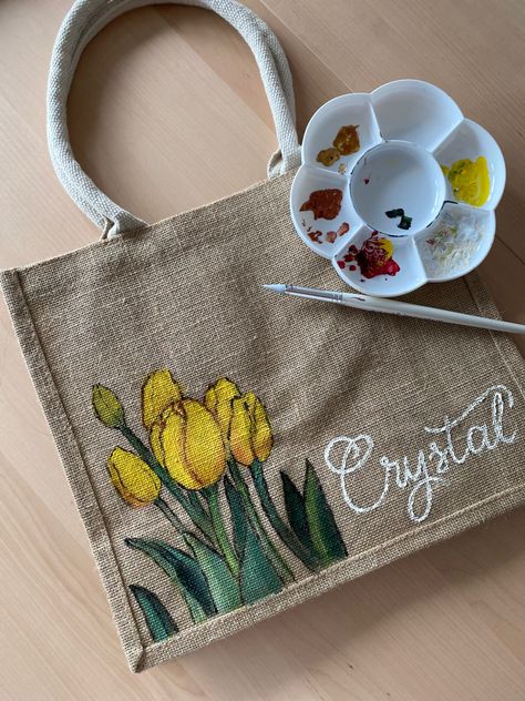 Been doing this as a side hustle. It’s fun and it helps me earn extra income.🙏 Jute Bags Painting, Hand Painted Burlap Bags, Painting On Jute Bags, Jute Bags Diy, Jute Bags Design Handmade, Jute Bag Painting Ideas, Bag Painting Ideas Diy, Tote Bag Ideas Design, Painting On Tote Bags