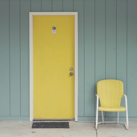 dreamy yellow Garage Entryway, Yellow Front Doors, Willow House, Yellow Chair, Paint Color Inspiration, Yellow Doors, Yellow Design, Eureka Springs, Shop Interiors