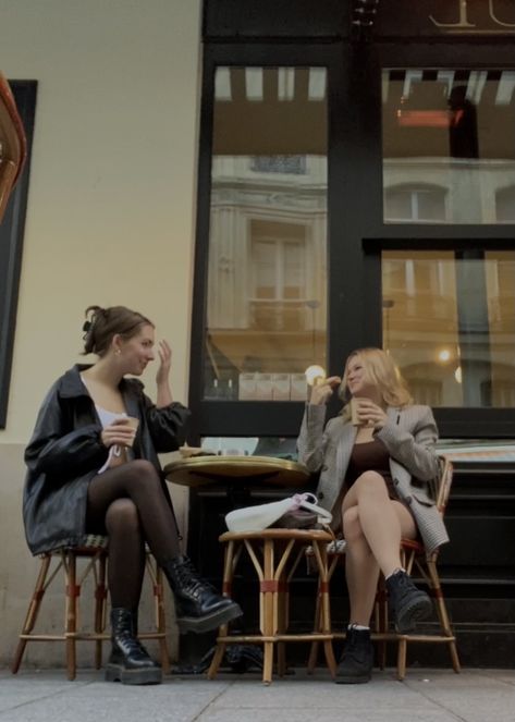 Best Friends Coffee Aesthetic, Sitting In Cafe Aesthetic, Cat Cafe With Friends, Cafe Senior Photos, People In Cafe Aesthetic, Meeting New Friends Aesthetic, Coffee Shop Photoshoot Friends, Cafe Pics With Friends, Friends At A Cafe