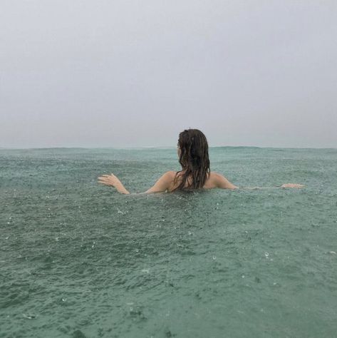 Looks and enjoyed the rain with this songs - playlist by A. Fernanda | Spotify In The Ocean, The Ocean, Tumblr