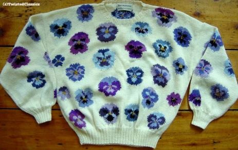 pansy – twistedclassicsblog – knitwear and nature Designer Knitwear, Hand Knitted Sweaters, Knitwear Design, Vintage Knitting, Knitting Inspiration, Yarn Crafts, Knit Patterns, Pansies, Knitting Projects