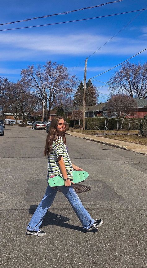 Skater Girl Outfits Grunge, Indie Kidz, Skater Girl Aesthetic, Photographie Indie, Skate Girl, Estilo Indie, Skater Girl Outfits, Indie Girl, Estilo Hippie