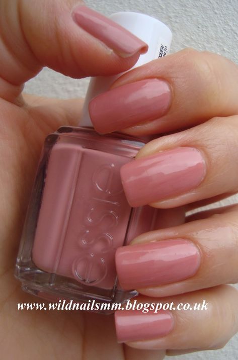 Coral Manicure, Essie Eternal Optimist, Nail Designs Natural, Eternal Optimist, Pink Essie, Nail Polish Red, Essie Nail Polish Colors, Nails Essie, Stronger Nails