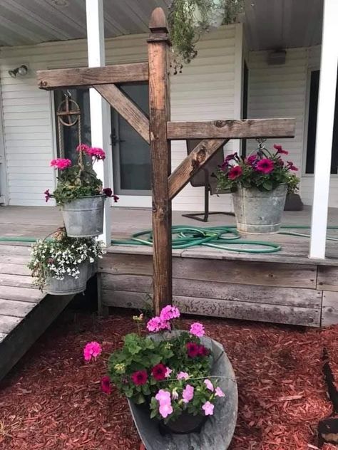 Rustic Landscaping, Luxury Landscaping, Potted Flowers, Garden Decor Diy, Garden Yard Ideas, Front Yard Garden, Rustic Garden Decor, Front Yard Landscaping Design, Outdoor Landscaping