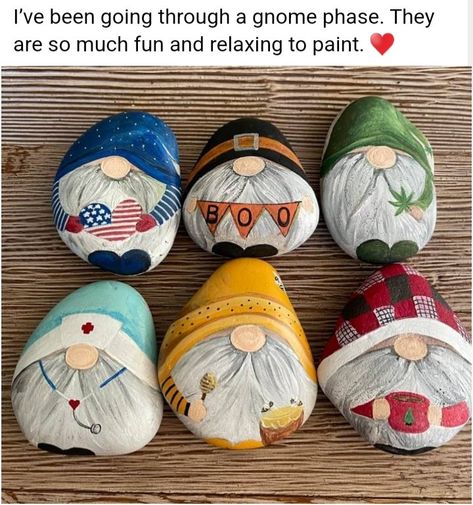 Beach Rock Art, Christmas Pebble Art, Santa Paintings, Stone Pictures Pebble Art, Mandala Painted Rocks, Diy Rock Art, Painted Rock Animals, Mermaid Painting, Painted Rocks Kids