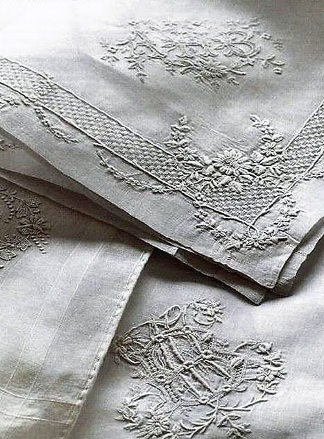 White Linens, Monogrammed Linens, Embroidery Transfers, Embroidery Monogram, Linens And Lace, 자수 디자인, Antique Linens, Linen Textile, Antique Lace