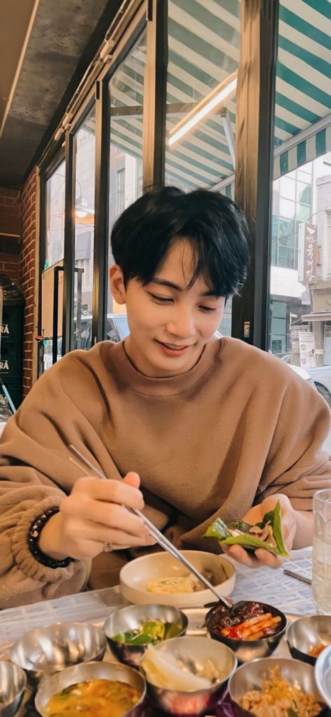 Jeonghan Boyfriend Material, Jeonghan Boyfriend, Svt Jeonghan, Jeonghan Svt, Seventeen Going Seventeen, Seventeen Jeonghan, Joshua Seventeen, Yoon Jeonghan, Boyfriend Photos