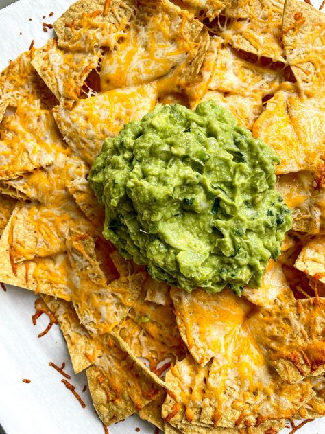 Guacamole Nachos - Nachos And Guacamole, Crescent Roll Snacks, Avocado Nachos, Nachos Guacamole, Rangoon Dip, Childhood Food, Nachos Ingredients, Wonton Chips, Crab Rangoon Dip