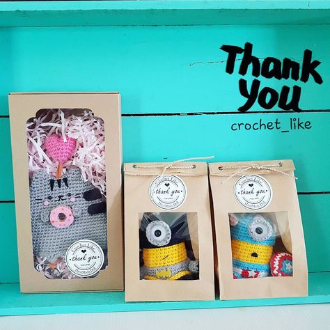 Crochet Package Ideas, Crochet Gift Packaging, Packaging Crochet Products, Amigurumi Packaging Ideas, Doll Packaging Ideas, Yarn Crafts To Sell, Amigurumi Business, Crochet Packaging Ideas, Crochet Packaging