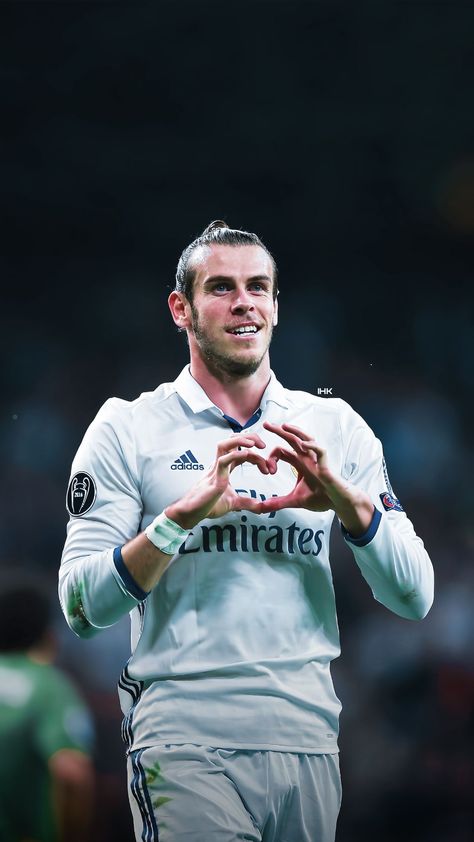 Gareth Bale Wallpapers, Real Madrid Legends, Football Aesthetics, Real Madrid Gareth Bale, Football Player Costume, Bale 11, Bale Real, Real Madrid Pictures, Football Aesthetic