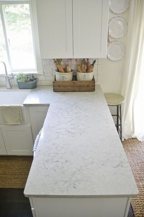 White Cabinets White Countertops, Kitchen Remodel Countertops, Outdoor Kitchen Countertops, Kitchen Countertop Materials, Quartz Kitchen Countertops, Kitchen Counter Top, Charming Kitchen, Quartz Kitchen, Kitchen Redo