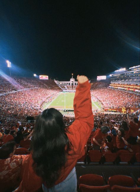 University of Southern California (USC) saturday night football game. Win over Stanford #fashion #photography #football #collegefootball #collegelife Stanford University Aesthetic, Stanford Aesthetic, Usc Aesthetic, Stanford Football, Usc University, Stanford California, Usc College, Dream University, College Night