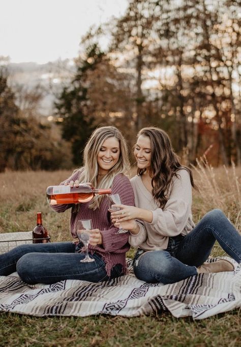 Best Friend Themed Photoshoot, Bestie Photoshoot Ideas Outside, Fun Best Friend Photoshoot, Best Friend Shoot Photography, Photoshoot Ideas For Best Friends, Best Friends Photoshoot Ideas, Bff Photoshoot Ideas, Best Friend Photo Shoot Ideas, Bestfriend Photo Shoot Ideas Bestfriends