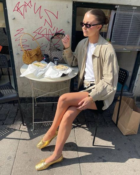 6 Summer Trends That Scandi Women Won't Ever Wear | Who What Wear UK Scandinavian Style Summer, Scandi Summer Style, Scandi Summer Outfit, Summer Shoes 2024, Scandinavian Outfit, Scandi Fashion, H&m Shorts, Scandinavian Fashion, Leather Flip Flops