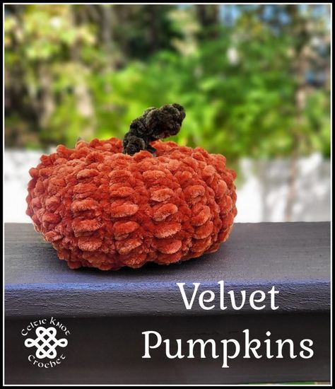 Celtic Knot Crochet, Crochet Thanksgiving, Velvet Crochet, Holiday Crochet Patterns, Autumn Crochet, Crochet Pumpkins, Crochet Holiday, Pumpkin Uses, Large Pumpkin