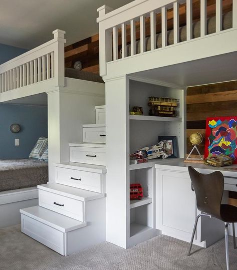 Shared boys' bedroom for 3 boasts a white built-in loft bed fitted with two beds and a white staircase finished with storage drawers. Bedroom For 3, Shared Boys Bedroom, Boys Shared Bedroom, White Staircase, Kids Shared Bedroom, Shared Girls Bedroom, Bunk Bed With Desk, Shared Kids Room, Bunk Beds Built In